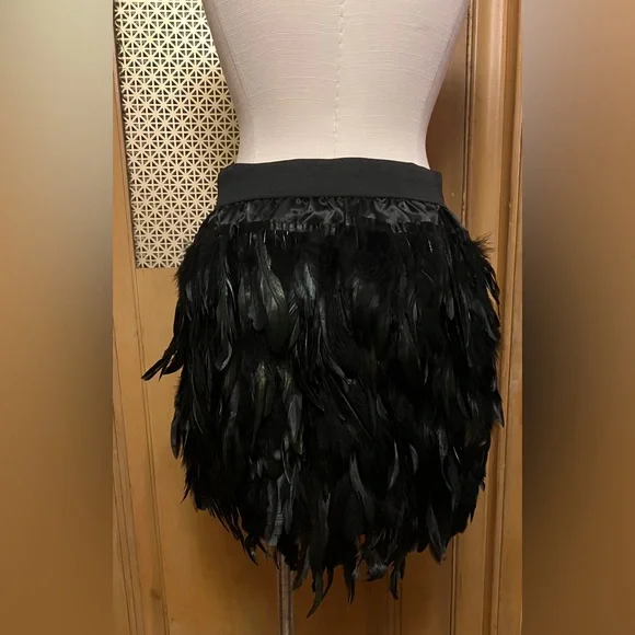 Feather mini skirt NEW - Picture 4 of 11